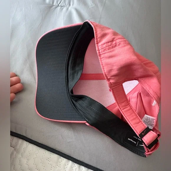 Pink Nike dryfit hat never worn - Picture 2 of 8